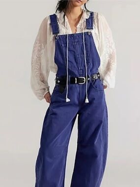 FREE PEOPLE GOOD LUCK BARREL OVERALLS HAGUE BLUE